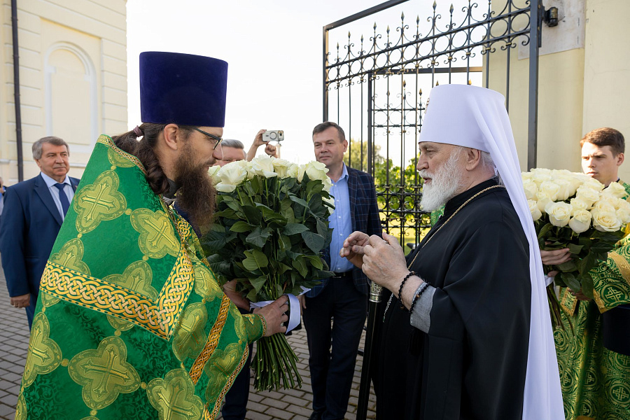 Архиерейское богослужение в Свято-Духовом храме села Шкинь Коломенского округа