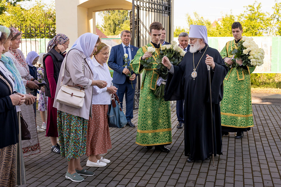 Архиерейское богослужение в Свято-Духовом храме села Шкинь Коломенского округа