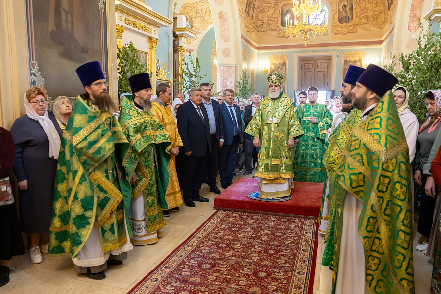 Архиерейское богослужение в Свято-Духовом храме села Шкинь Коломенского округа