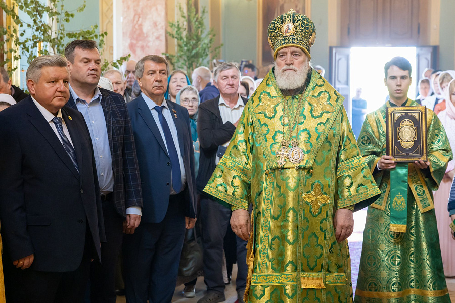 Архиерейское богослужение в Свято-Духовом храме села Шкинь Коломенского округа