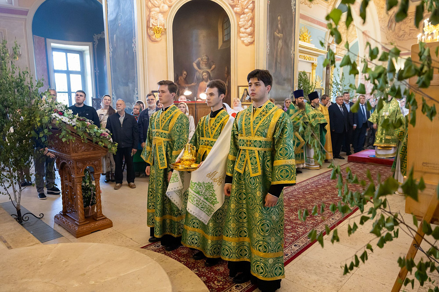 Архиерейское богослужение в Свято-Духовом храме села Шкинь Коломенского округа
