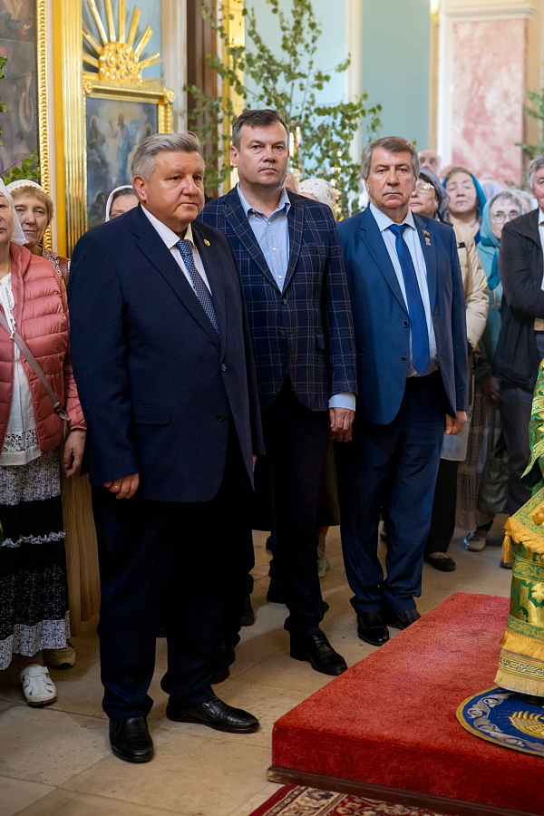 Архиерейское богослужение в Свято-Духовом храме села Шкинь Коломенского округа