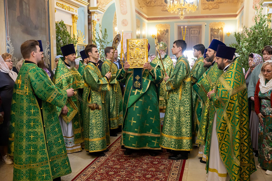 Архиерейское богослужение в Свято-Духовом храме села Шкинь Коломенского округа