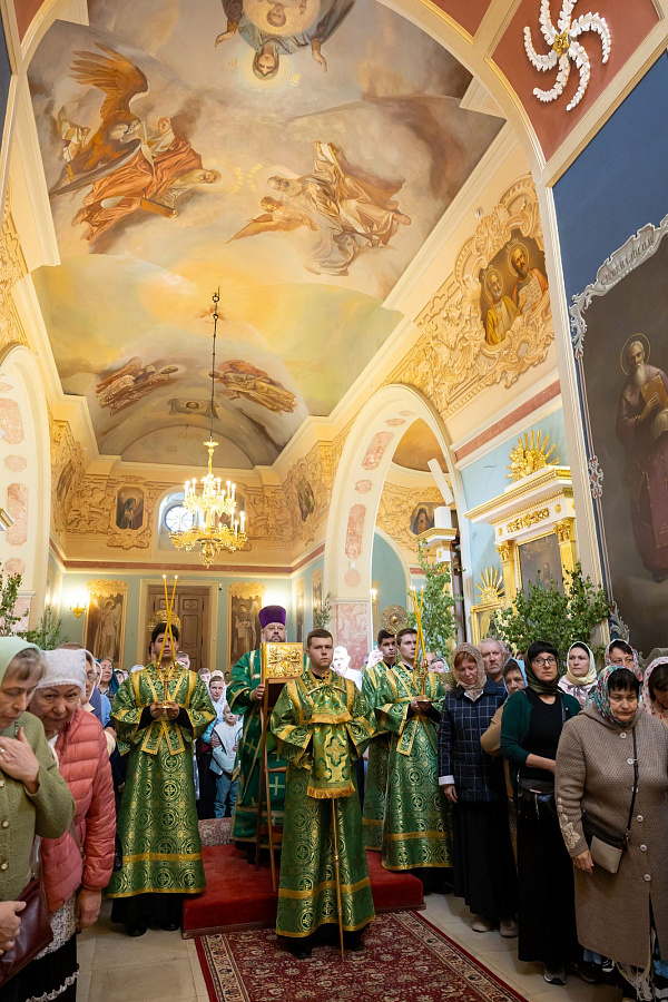 Архиерейское богослужение в Свято-Духовом храме села Шкинь Коломенского округа