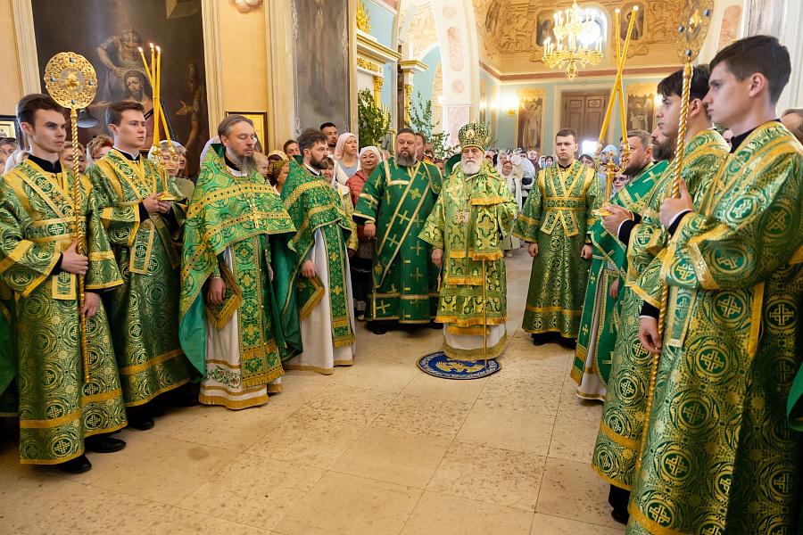 Архиерейское богослужение в Свято-Духовом храме села Шкинь Коломенского округа