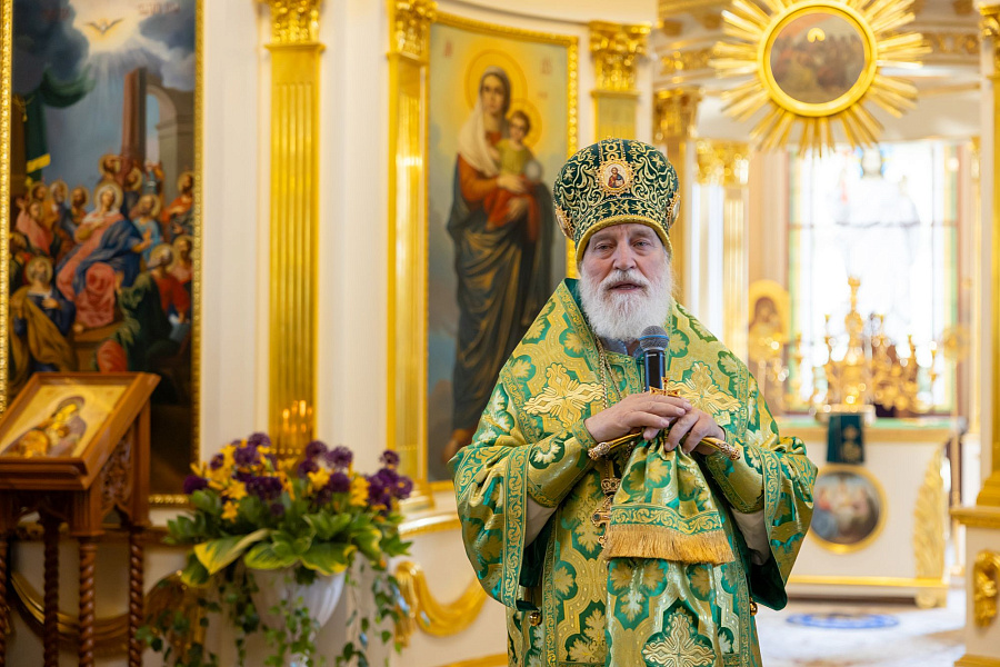 Архиерейское богослужение в Свято-Духовом храме села Шкинь Коломенского округа