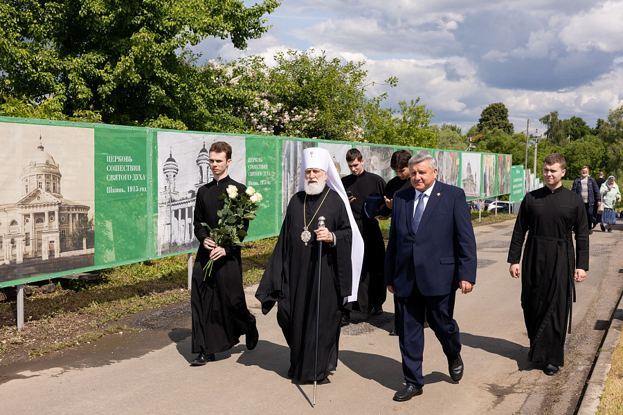 Архиерейское богослужение в Свято-Духовом храме села Шкинь Коломенского округа