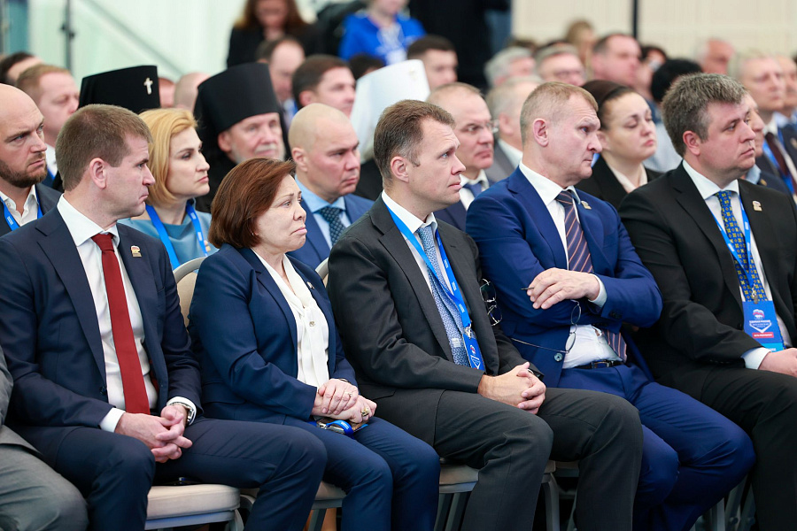 Патриарший наместник и архиереи Московской митрополии посетили отчётный форум Губернатора Московской области