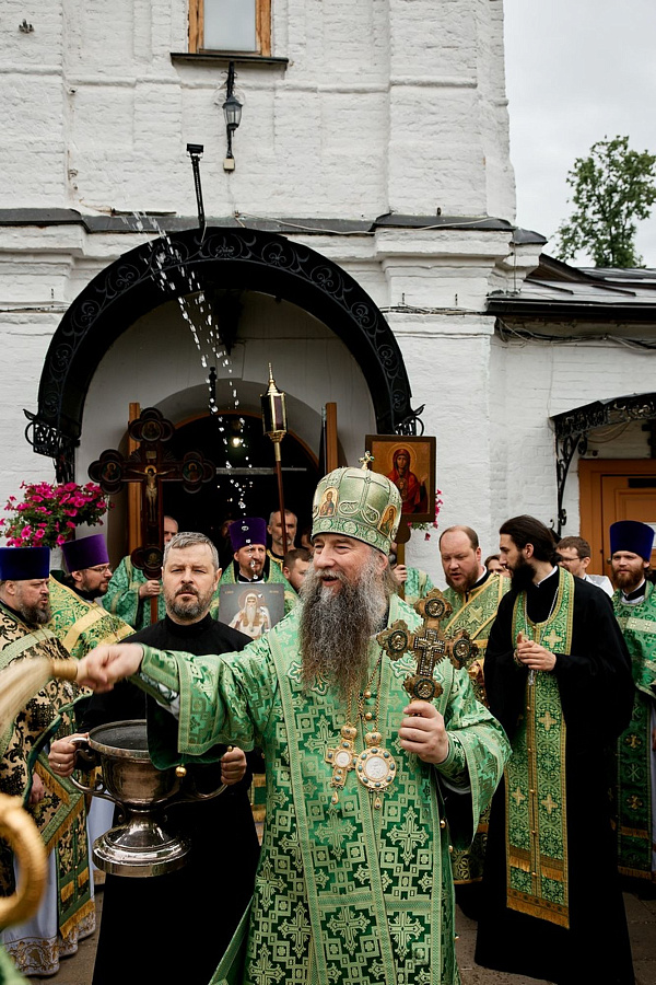 Престольный праздник в Алексиевском храме деревни Середниково
