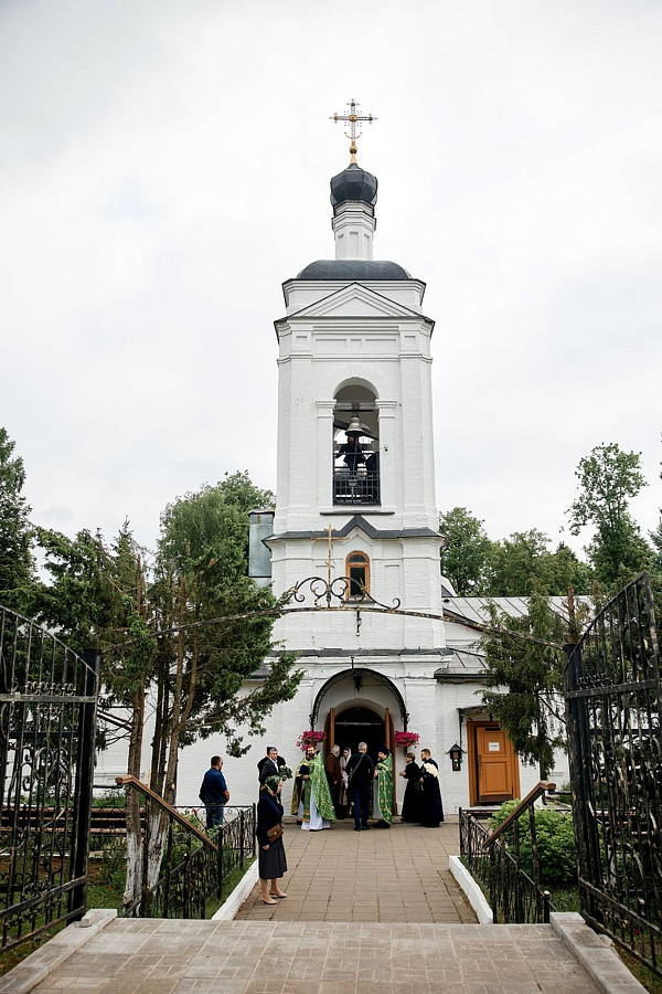 Престольный праздник в Алексиевском храме деревни Середниково