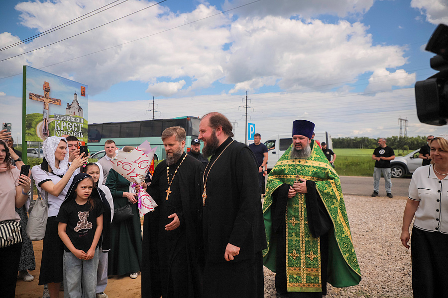 Освящение поклонного креста на въезде в деревню Красное г.о. Домодедово