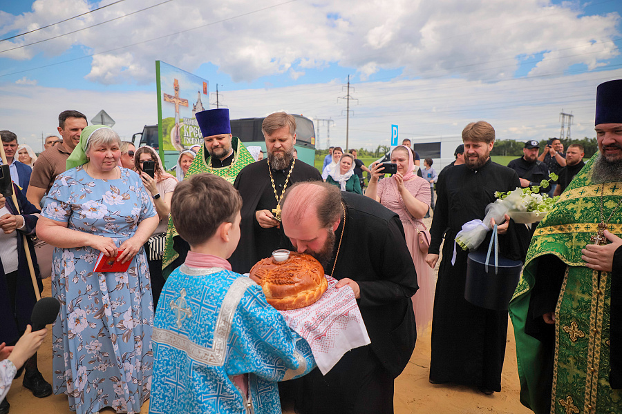 Освящение поклонного креста на въезде в деревню Красное г.о. Домодедово