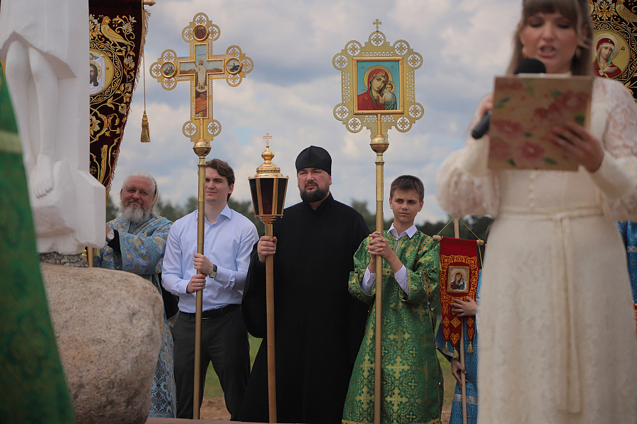 Освящение поклонного креста на въезде в деревню Красное г.о. Домодедово