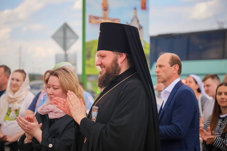 Освящение поклонного креста на въезде в деревню Красное г.о. Домодедово