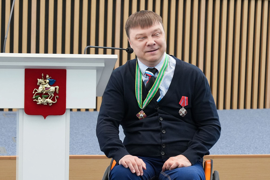 Патриарший наместник Московской митрополии принял участие в поздравлении социальных работников с их профессиональным праздником