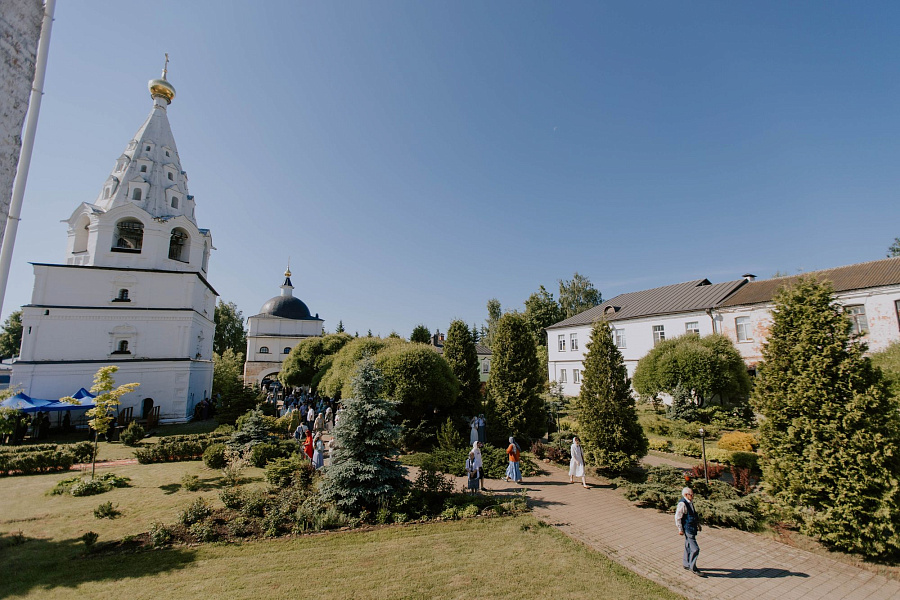 Архиерейское богослужение в Лужецком Богородицерождественском Ферапонтовом мужском монастыре города Можайска
