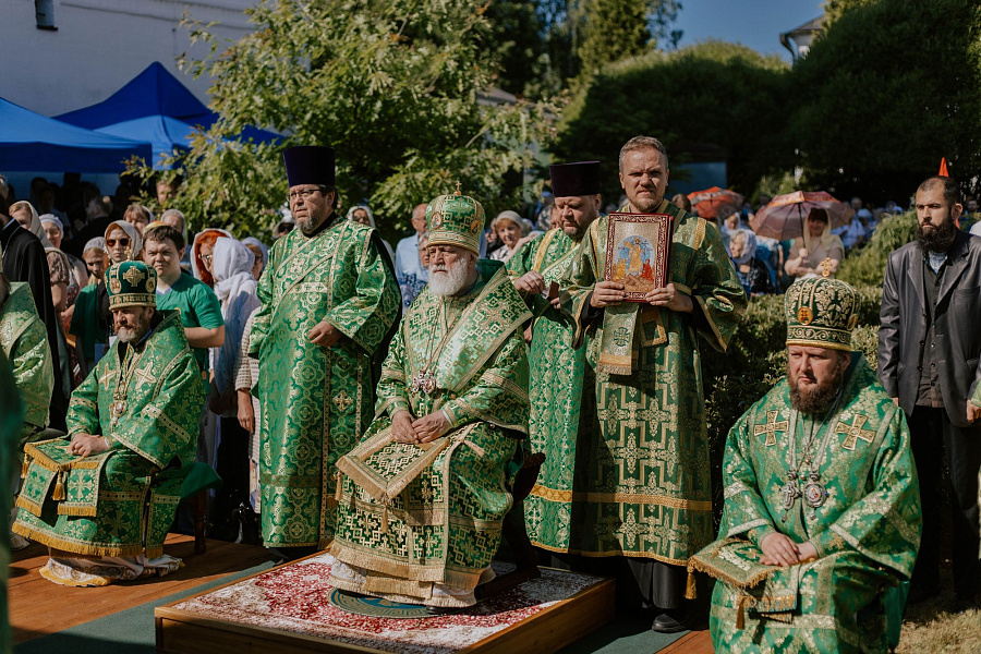 Архиерейское богослужение в Лужецком Богородицерождественском Ферапонтовом мужском монастыре города Можайска