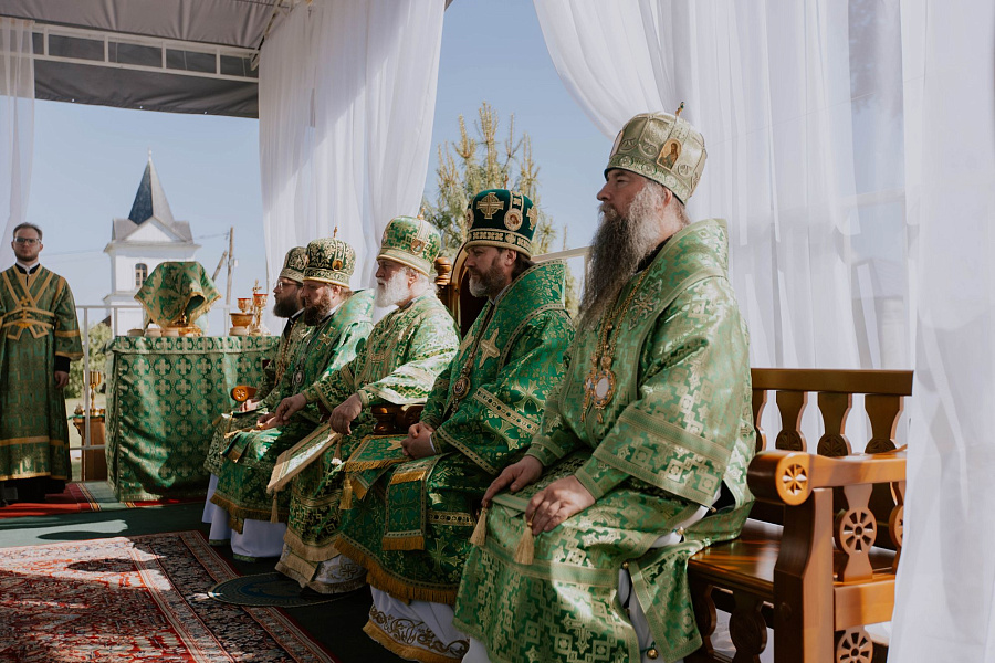 Архиерейское богослужение в Лужецком Богородицерождественском Ферапонтовом мужском монастыре города Можайска