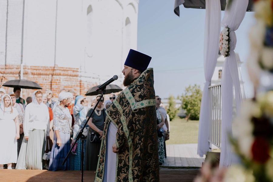 Архиерейское богослужение в Лужецком Богородицерождественском Ферапонтовом мужском монастыре города Можайска
