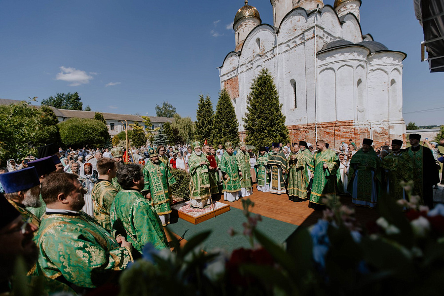 Архиерейское богослужение в Лужецком Богородицерождественском Ферапонтовом мужском монастыре города Можайска