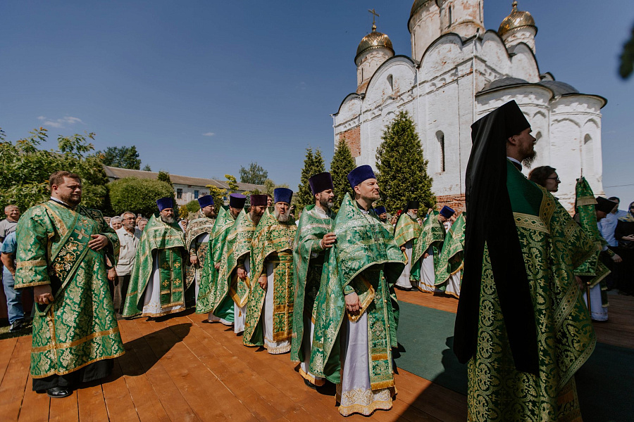 Архиерейское богослужение в Лужецком Богородицерождественском Ферапонтовом мужском монастыре города Можайска