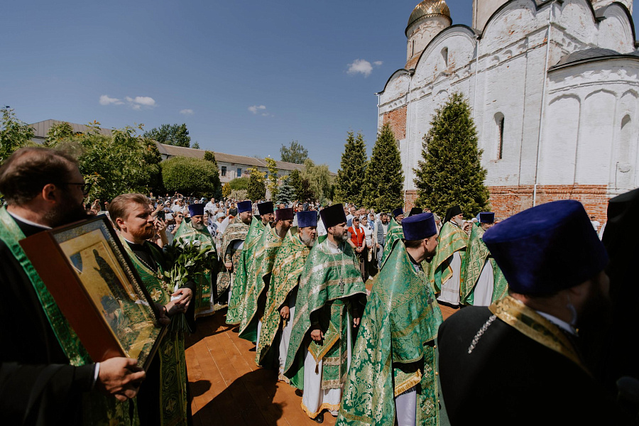 Архиерейское богослужение в Лужецком Богородицерождественском Ферапонтовом мужском монастыре города Можайска