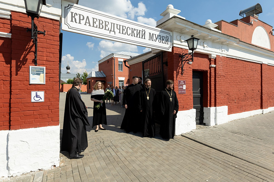 Митрополит Павел посетил открытие выставки «Под покровом веры» в Краеведческом музее города Коломны