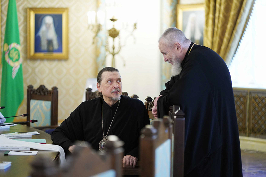 Святейший Патриарх Кирилл возглавил работу заседания Высшего Церковного Совета