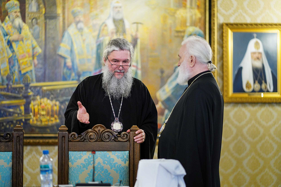 Святейший Патриарх Кирилл возглавил работу заседания Высшего Церковного Совета
