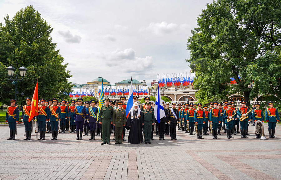В 85-ю годовщину начала Великой Отечественной войны Святейший Патриарх Кирилл возложил венок к могиле Неизвестного солдата у Кремлевской стены