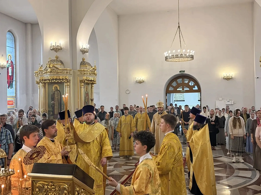 Архиерейское богослужение в Георгиевском кафедральном соборе города Одинцово
