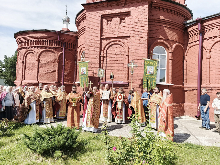 Престольный праздник в Троицком храме села Конобеево