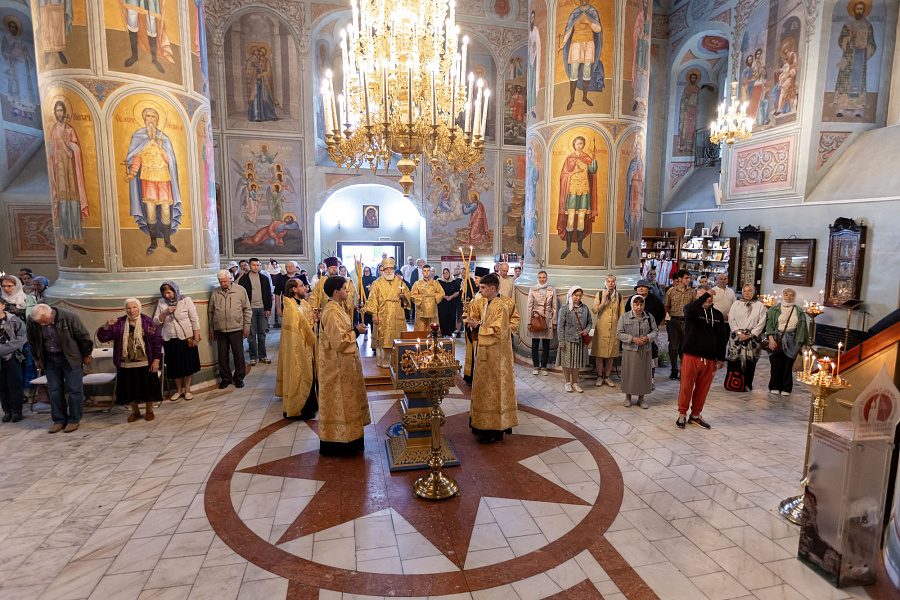 Всенощное бдение в Успенском кафедральном соборе города Коломны