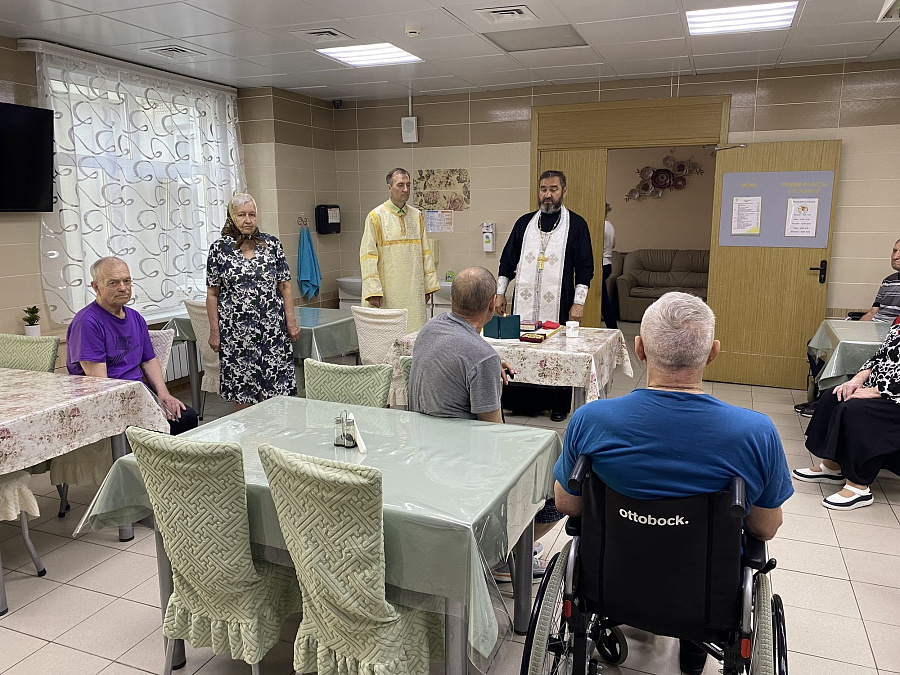 Посещение дома-интерната "Надежда" в Серебряных Прудах