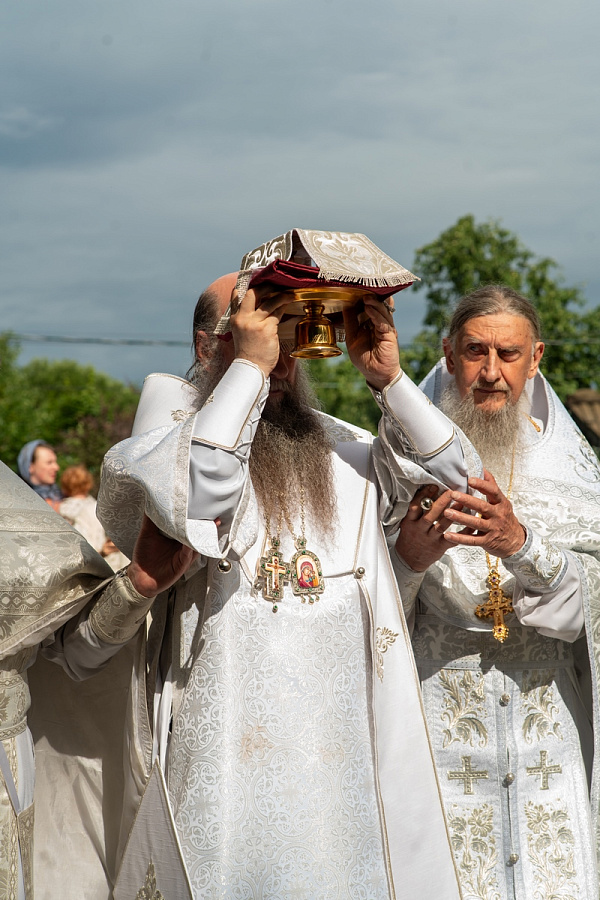 Великое освящение Крестовоздвиженского храма села Воздвиженское