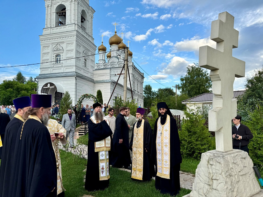 Освящение поляны в честь праведного Артемия Веркольского на приходе Покровского храма села Жестылёво