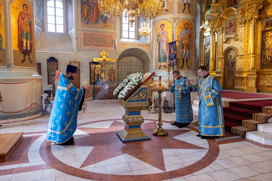 Всенощное бдение в Успенском кафедральном соборе города Коломны
