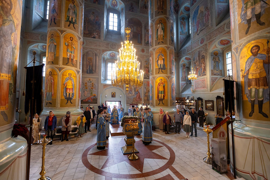 Всенощное бдение в Успенском кафедральном соборе города Коломны