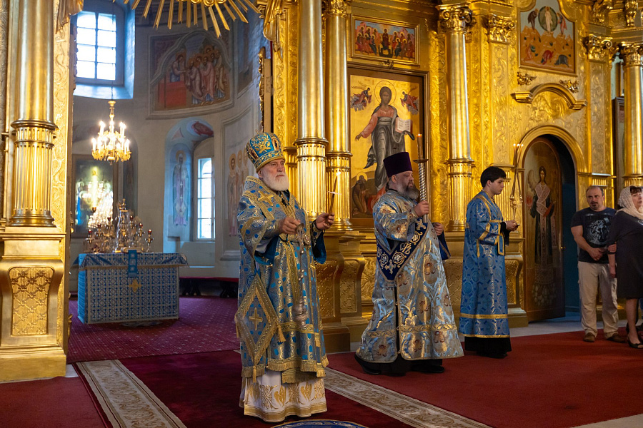 Всенощное бдение в Успенском кафедральном соборе города Коломны