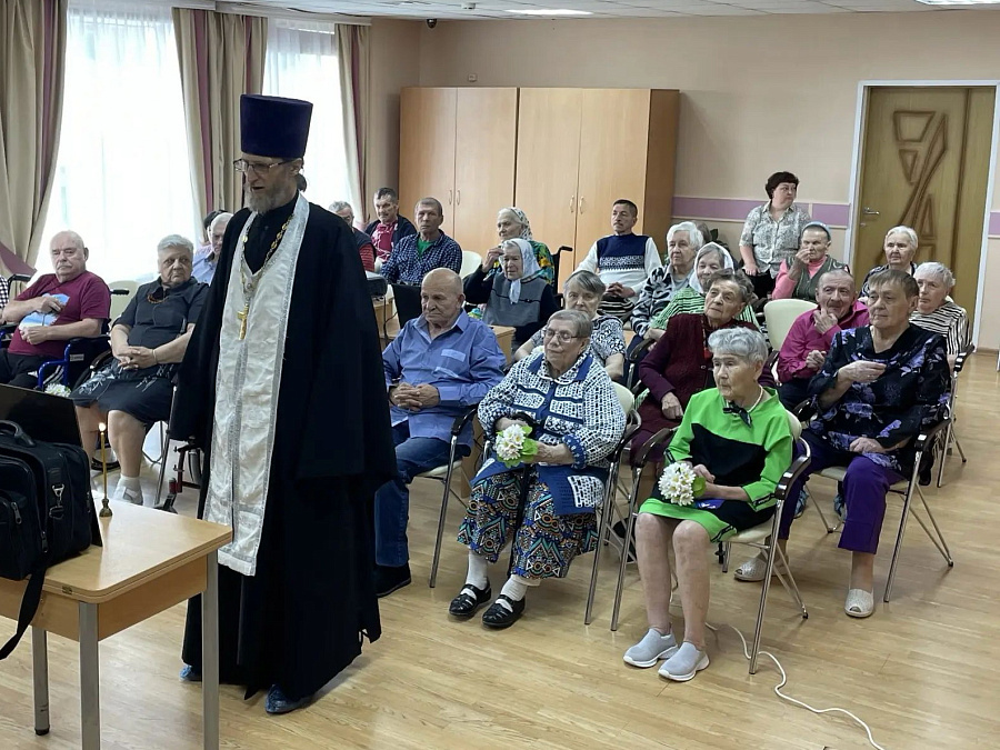 Праздник в доме-интернате «Надежда» пгт. Серебряные Пруды, посвященный «Дню семьи, любви и верности».