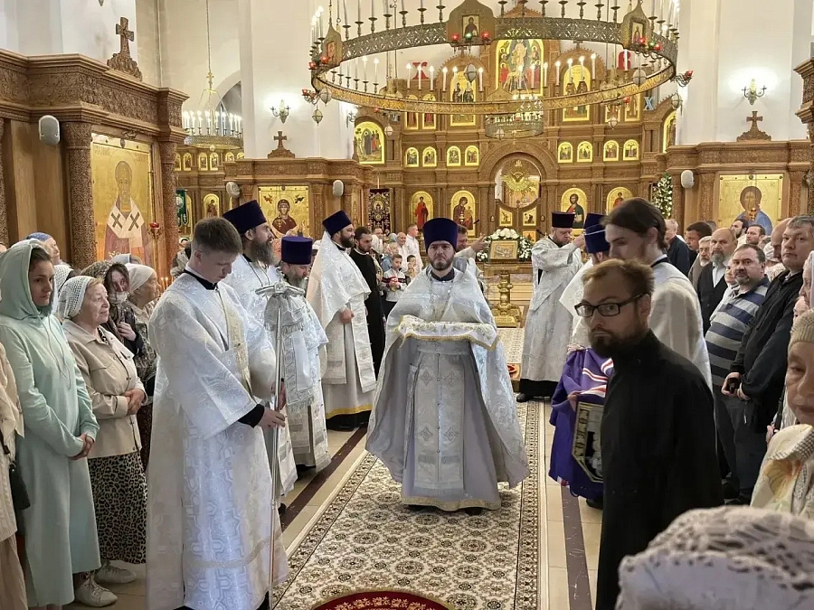Архиерейское богослужение в Иаонно-Предтеченском храме п. Лесной Городок