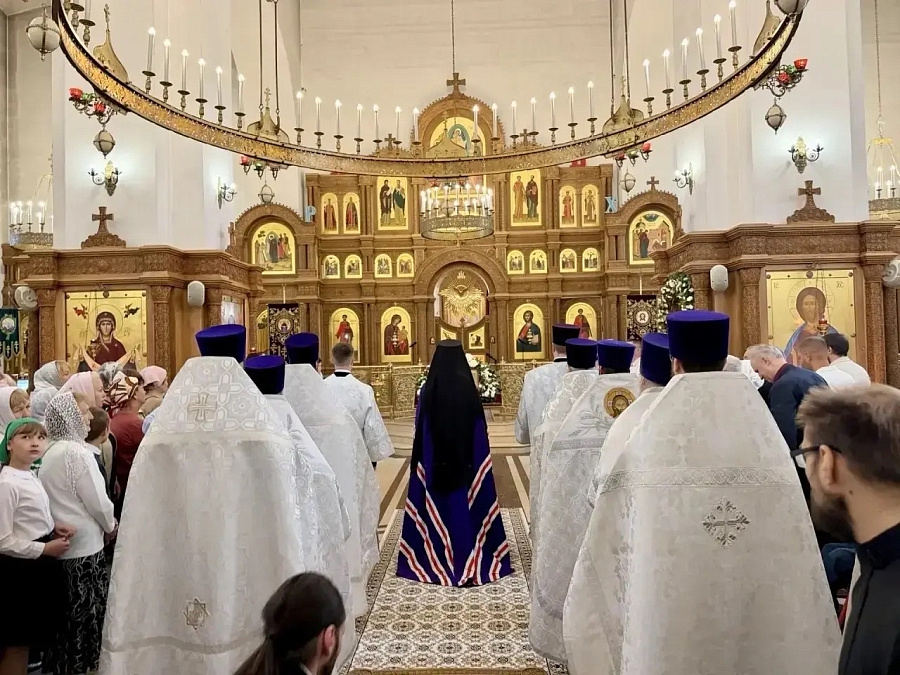 Архиерейское богослужение в Иаонно-Предтеченском храме п. Лесной Городок