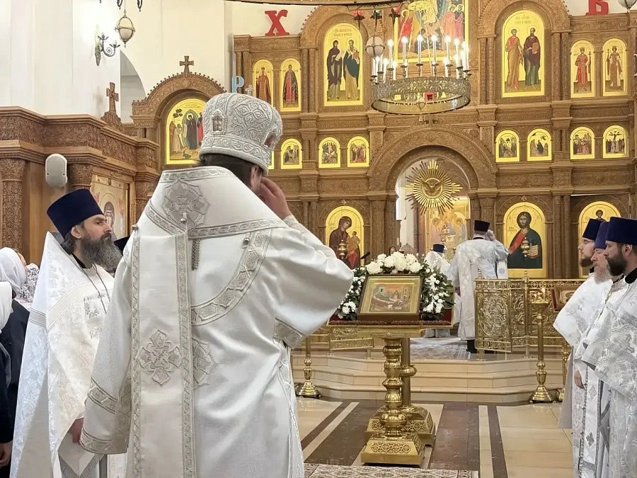 Архиерейское богослужение в Иаонно-Предтеченском храме п. Лесной Городок