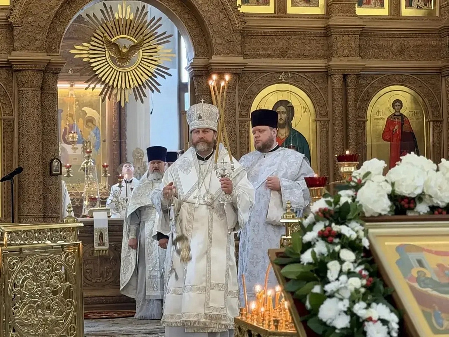 Архиерейское богослужение в Иаонно-Предтеченском храме п. Лесной Городок