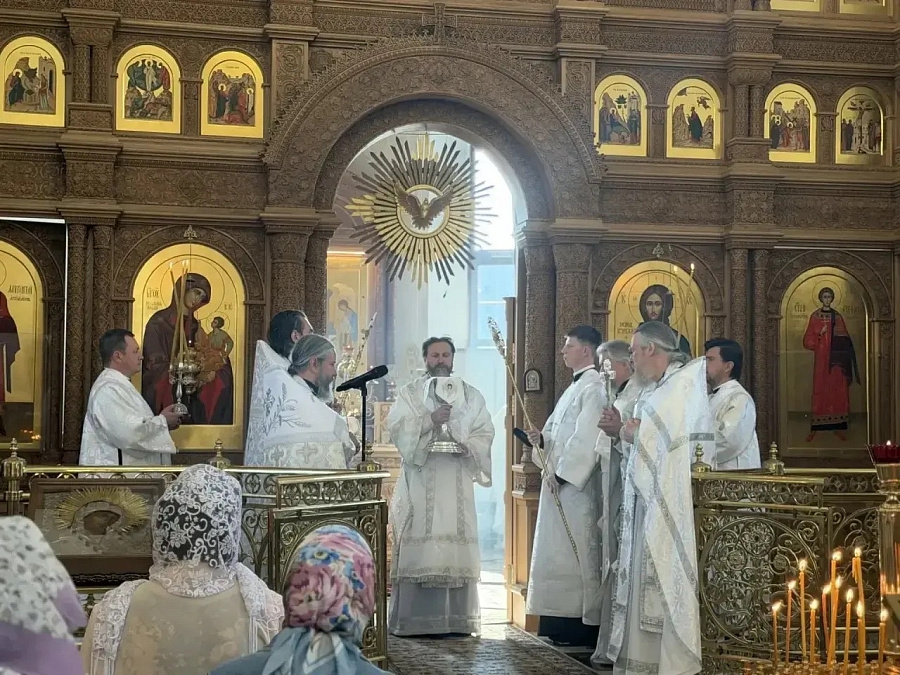 Архиерейское богослужение в Иаонно-Предтеченском храме п. Лесной Городок