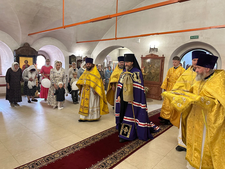 Архиерейское богослужение в день памяти святых благоверных князя Петра и княгини Февронии Муромских в Истре