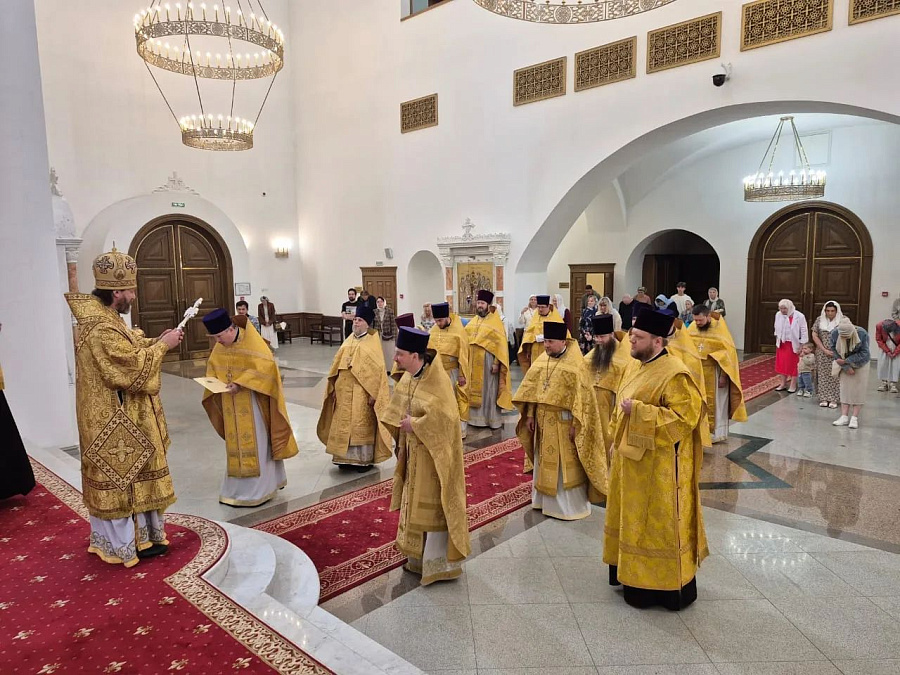 Архиерейская литургия в Никольском соборе г. Красногорск