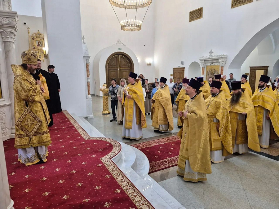 Архиерейская литургия в Никольском соборе г. Красногорск