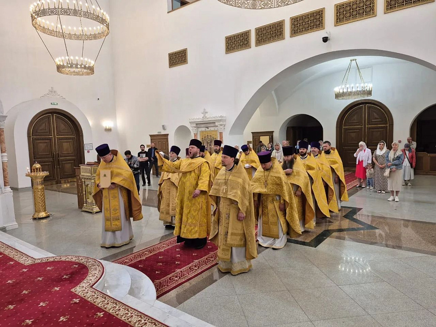 Архиерейская литургия в Никольском соборе г. Красногорск