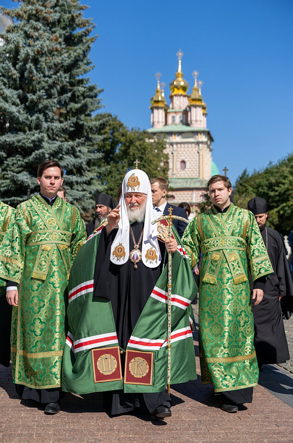 Святейший Патриарх Кирилл совершил малую вечерню с чтением акафиста преподобному Сергию Радонежскому в Троице-Сергиевой лавре
